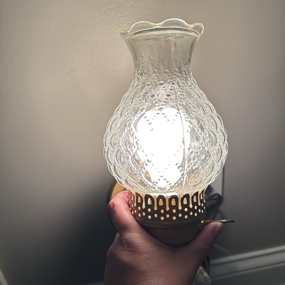 Vintage Crystal and Brass Tulip Hurricane Pair of Wall Sconce Lamps - Picture 11 of 12